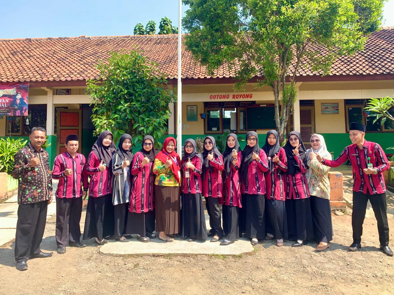 Perkenalan Guru dan Karyawan